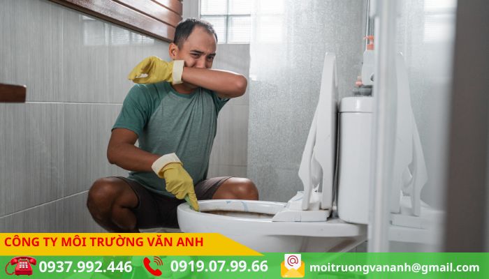 Nhà vệ sinh có mùi hôi